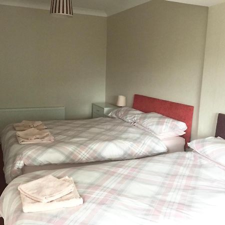 Large 4 Bedroom Home In Boston Spa Village In-Between York, Harrogate And Leeds, Sleeps 9 Exteriör bild