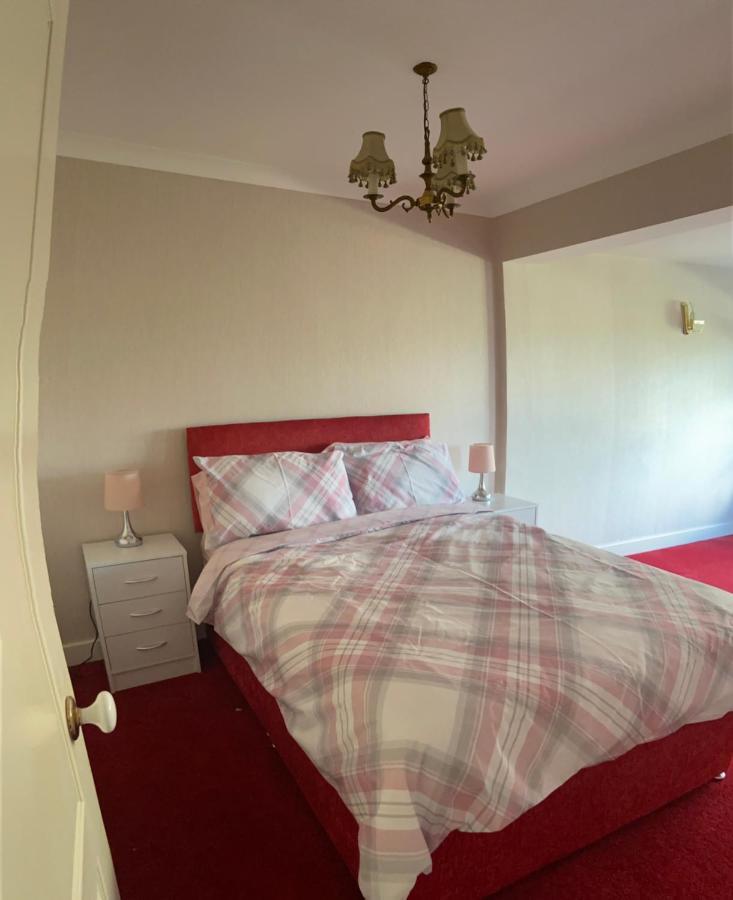 Large 4 Bedroom Home In Boston Spa Village In-Between York, Harrogate And Leeds, Sleeps 9 Exteriör bild