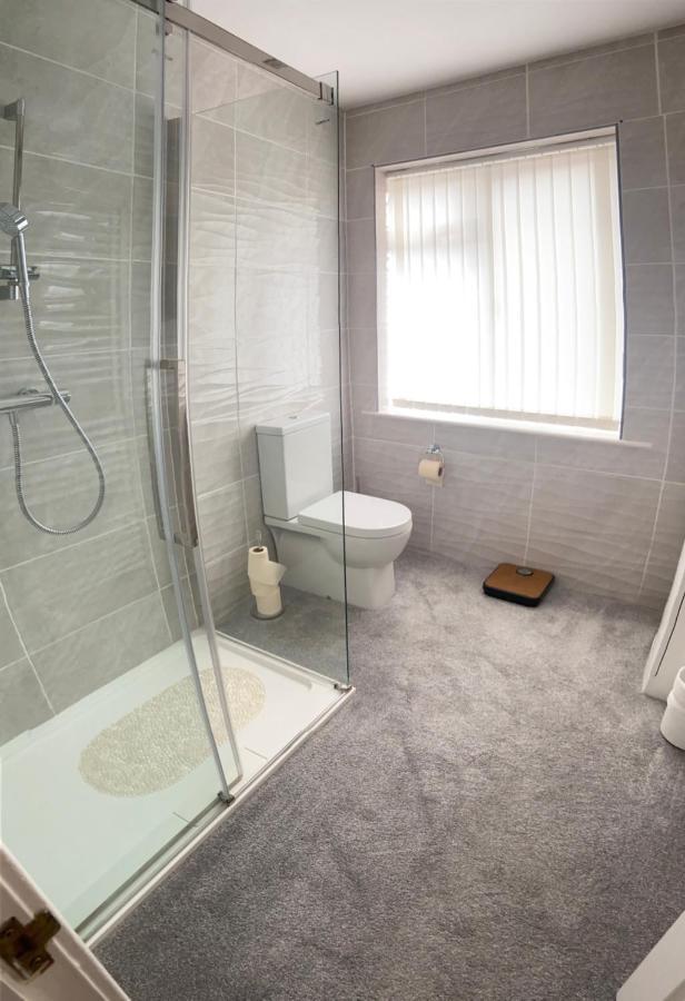 Large 4 Bedroom Home In Boston Spa Village In-Between York, Harrogate And Leeds, Sleeps 9 Exteriör bild