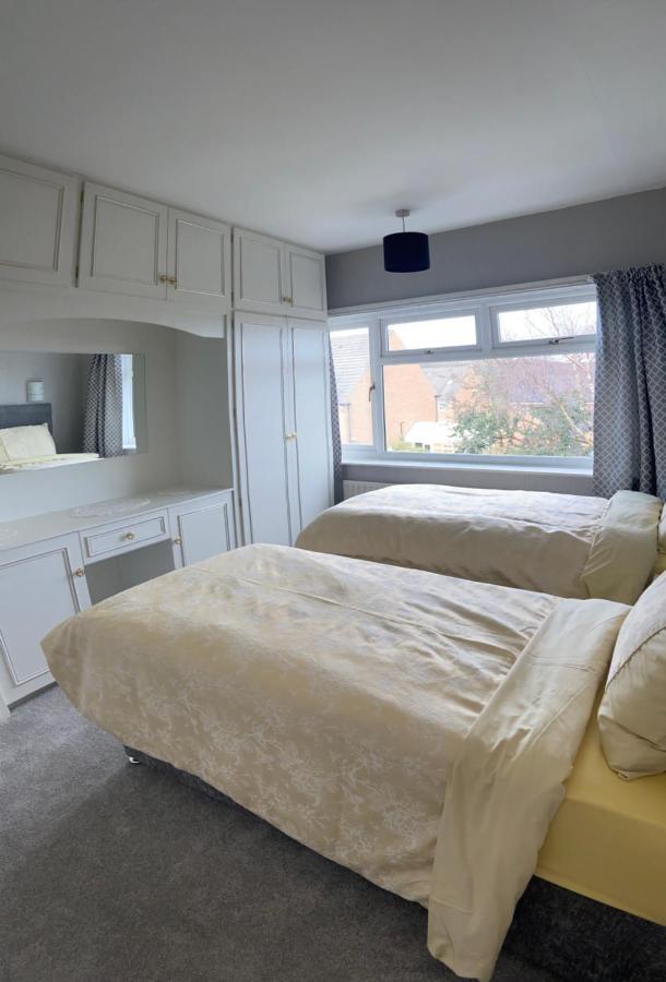 Large 4 Bedroom Home In Boston Spa Village In-Between York, Harrogate And Leeds, Sleeps 9 Exteriör bild