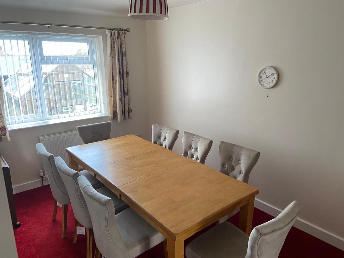 Large 4 Bedroom Home In Boston Spa Village In-Between York, Harrogate And Leeds, Sleeps 9 Exteriör bild