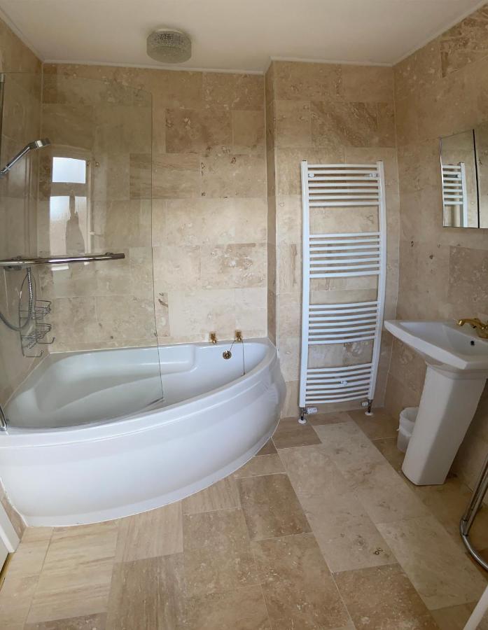 Large 4 Bedroom Home In Boston Spa Village In-Between York, Harrogate And Leeds, Sleeps 9 Exteriör bild
