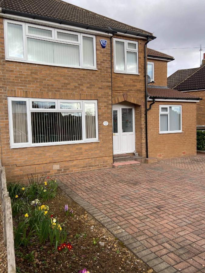 Large 4 Bedroom Home In Boston Spa Village In-Between York, Harrogate And Leeds, Sleeps 9 Exteriör bild