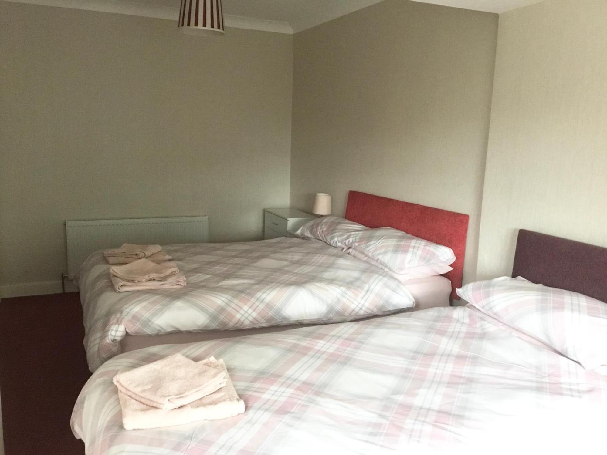 Large 4 Bedroom Home In Boston Spa Village In-Between York, Harrogate And Leeds, Sleeps 9 Exteriör bild